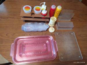 lot 238 image: Plastic Picnic Serving Trays, Corn Cobb Holders & Condiment Bottles