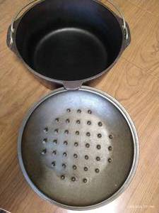 lot 245 image: #8 Cast Iron Dutch Oven wLid