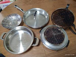 lot 249 image: Vintage Universal Waffle Iron  Misc PotPanLid