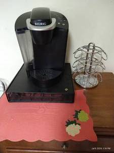 lot 250 image: Keurig w Two Pod Organizers