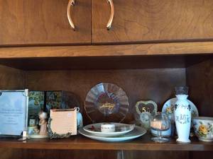 lot 257 image: Grandmother & 50th Anniversary Decor