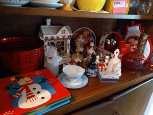 lot 259 image: Shelf of Christmas Decor- Snowmen Plates, Rosemead Napkin rings, Snow Globes, Etc