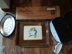 lot 262 image: NIB Vintage Warming Tray, Tabletop Grill, Steak Plates, & Serving Trays