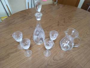 lot 265 image: Decanter and Glasses w Princess House Pitcher