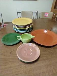 lot 267 image: Fiesta Dishes-Gravy Boat, Dinner Plates, Platter, Medium Plate & Tea Saucers