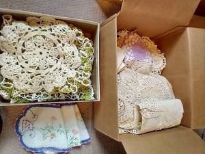 lot 289 image: Lot of Doilies- Good Variety & Good Condition