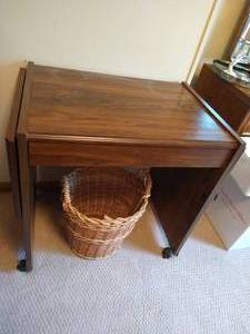 lot 290 image: Rolling Expandable Table & Wicker Basket