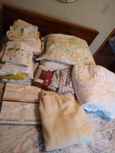 lot 297 image: Pillows, Mattress Cover, Bed Skirt, Pillow Cases & Full Sheets