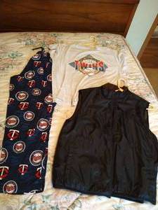 lot 311 image: Mens Large Twins Pants, Shirt (XL) & Reversible Jacket