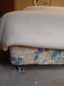 lot 313 image: Full Bed w Wooden Head Board