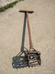 lot 319 image: Vintage RoHo Garden Weed Plow