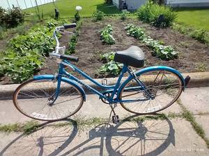lot 322 image: 1978 Schwinn World Tourist Bike