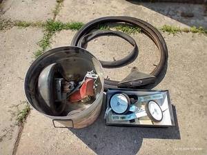 lot 326 image: Bike Parts- 2 Schwinn Seats, Wheels, Extra Parts