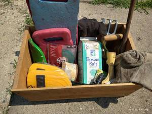 lot 352 image: Piggy Pears Box & Gardening Lot