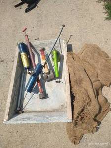 lot 356 image: Vintage Trough w Vintage Sprayers & Burlap Bags