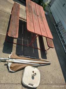 lot 367 image: Picnic Table w Umbrella & Stand