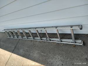 lot 368 image: 20ft Extension Ladder