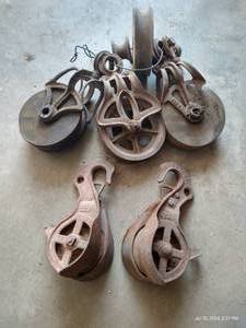 lot 399 image: Six Antique Pulleys