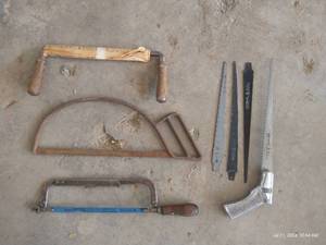 lot 426 image: Vintage Handsaws (4) w Extra Blades