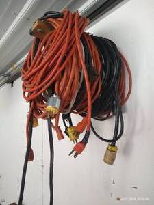 lot 435 image: Six Electrical Power Cords