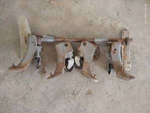 lot 441 image: Vintage Casters