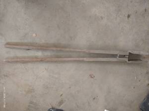 lot 449 image: Vintage Post Hole Digger