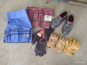 lot 452 image: Work Gloves & Over the Bucket Organizers