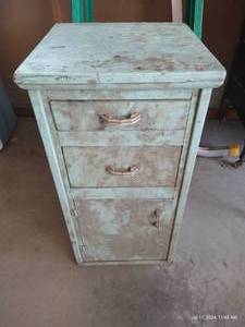 lot 464 image: Vintage Turquoise Cabinet