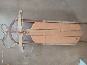 lot 466 image: Vintage Wooden Sled