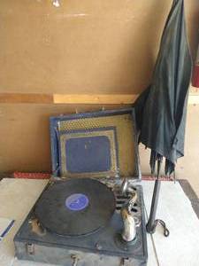 lot 467 image: Vintage Melotone Record Player & Carved Unbrella