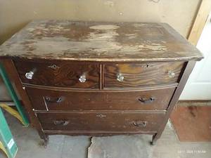 lot 468 image: Antique Dresser