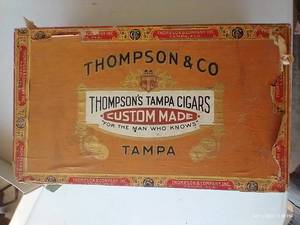 lot 472 image: Vintage Cigar Box w Pocket Knives & Tools