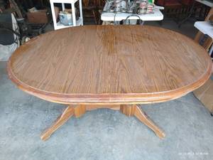 lot 511 image: Vintage Pedestal Table w Two Leaves