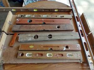 lot 532 image: Vintage Levels