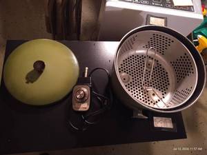 lot 557 image: Presto Deep Fryer