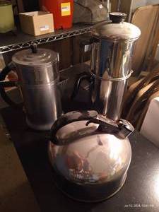 lot 561 image: Coffee Pots- Revereware Pot