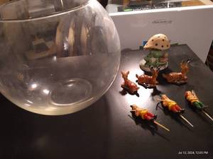 lot 563 image: Woodland Creature Figurines & Fish Bowls