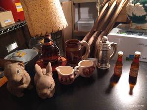 lot 564 image: Beer Decor, Lamp, Stein, Bunnies