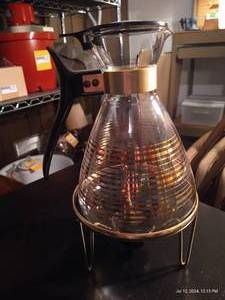 lot 565 image: Pyrex Coffee Pitcher w Warmer
