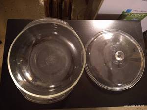 lot 572 image: Pyrex Bowl & Lid, 10