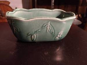 lot 584 image: Brush McCoy 448 USE Planter 6 Wide