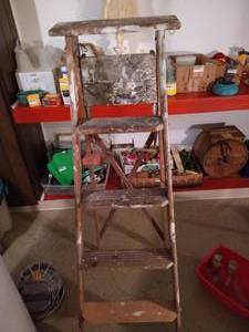 lot 586 image: Five Foot Wood Ladder