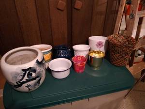 lot 589 image: Ten Pots