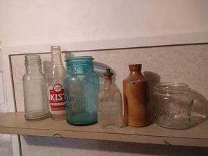 lot 595 image: Six Glass Jars & Containers