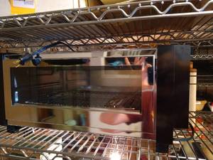lot 608 image: New Toastmaster Deluxe Broiler Oven