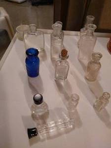 lot 618 image: Can of Tiny Vintage Bottles- Nail Polish, Medicines, 1 from Larimore