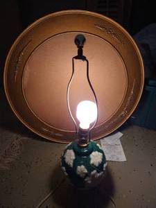 lot 623 image: Round Wood Frame & Green & White Lamp
