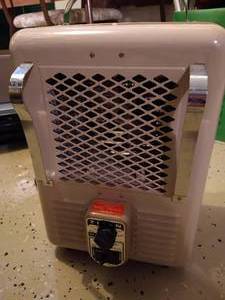 lot 635 image: Titan Space Heater- works