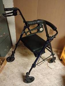 lot 645 image: Four Wheel Walker w Bench & Storage