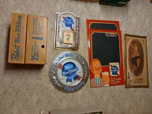 lot 665 image: Pabst Beer Decor & Box